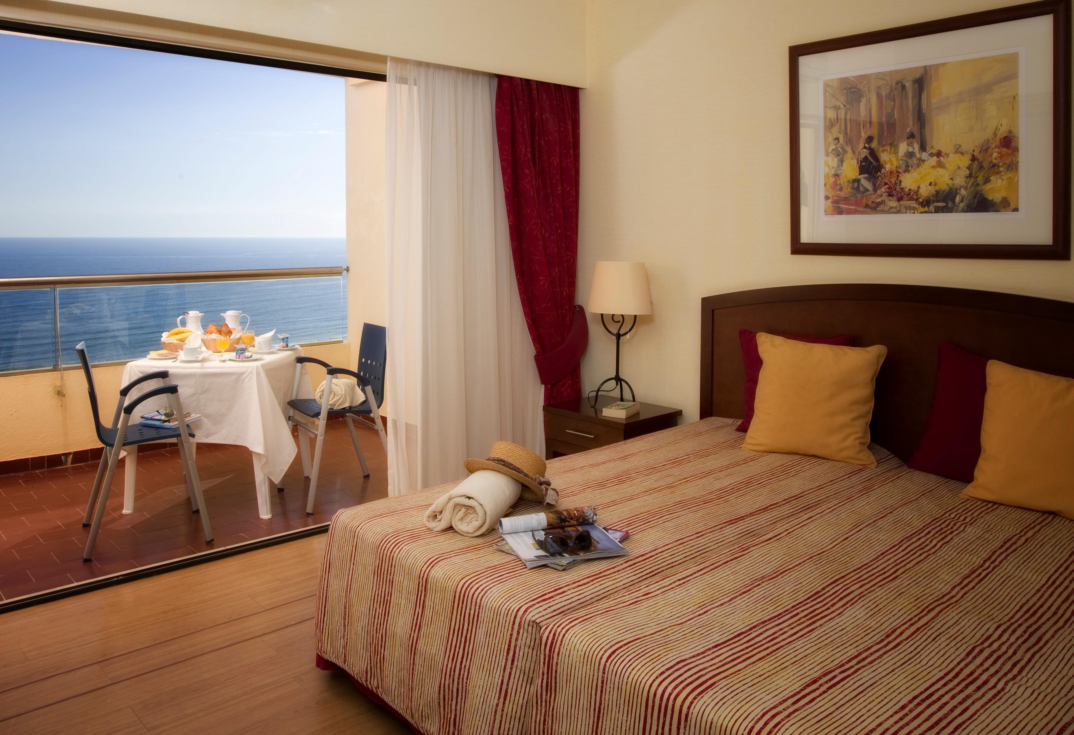 Yellow Praia Monte Gordo Exterior photo