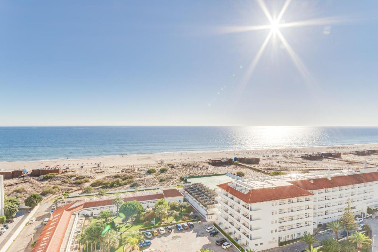 Yellow Praia Monte Gordo Exterior photo