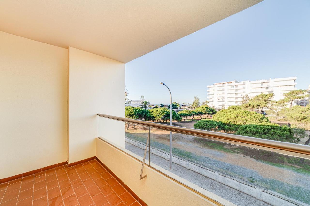 Yellow Praia Monte Gordo Exterior photo