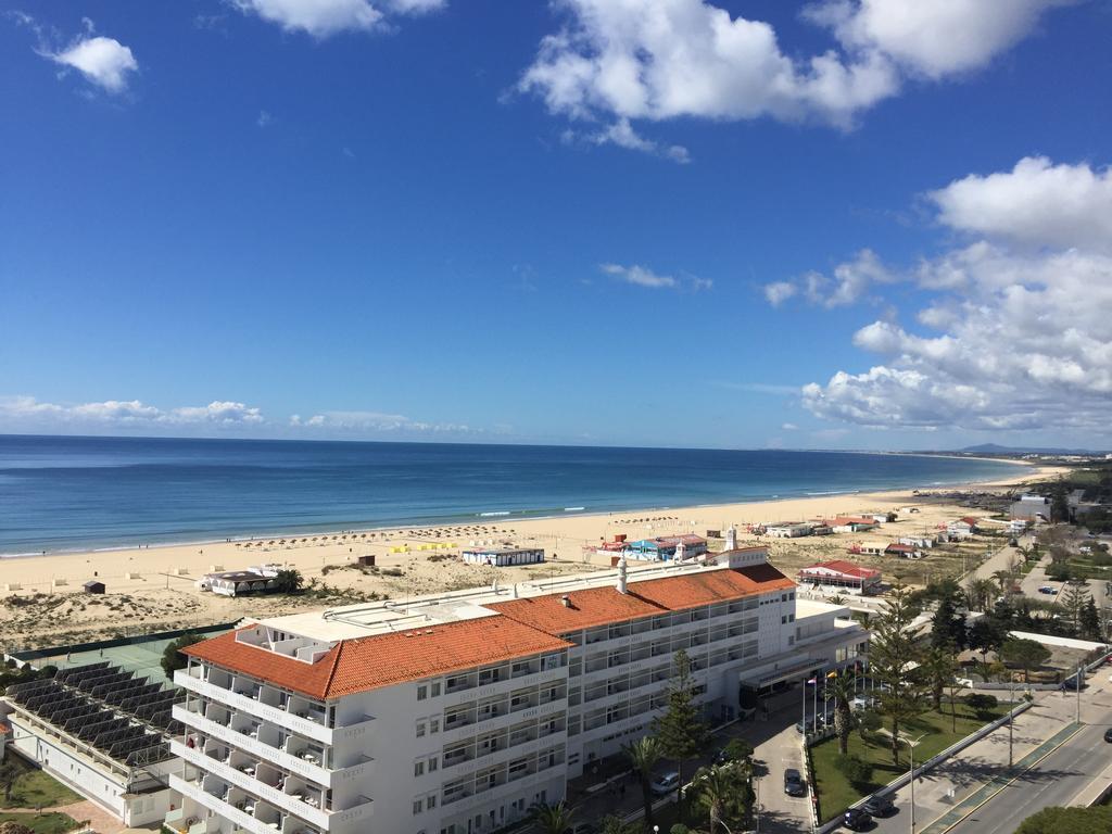 Yellow Praia Monte Gordo Exterior photo